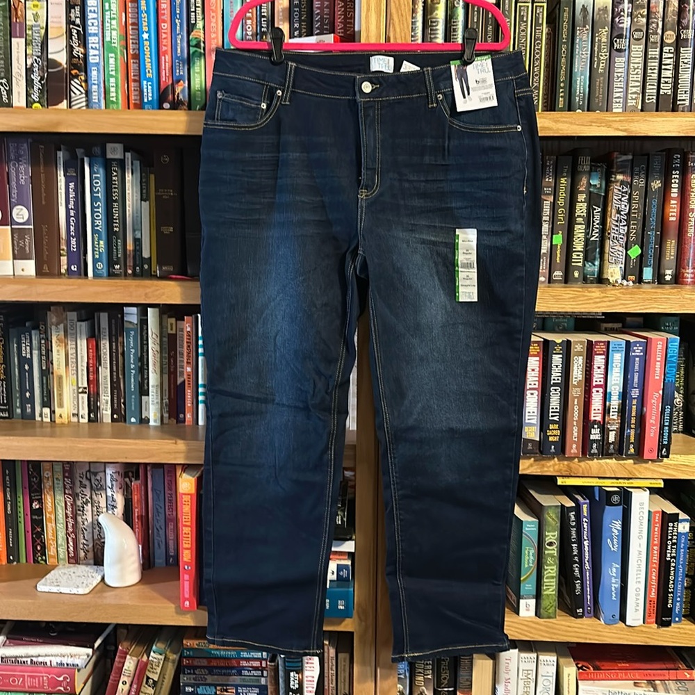NWT Time and tru mid rise straight jeans, 20 regular dark blue